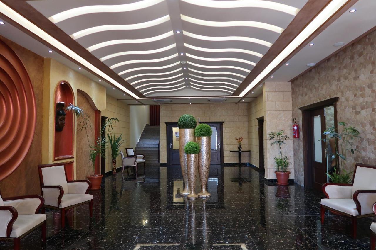 Boulevard Palace Hotel Monrovia Esterno foto