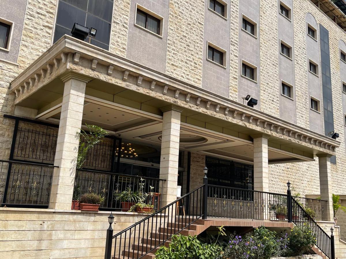 Boulevard Palace Hotel Monrovia Esterno foto