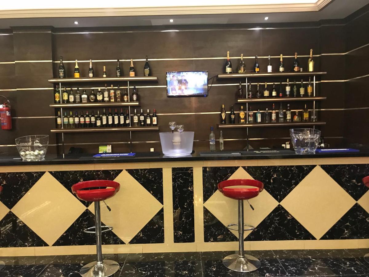 Boulevard Palace Hotel Monrovia Esterno foto