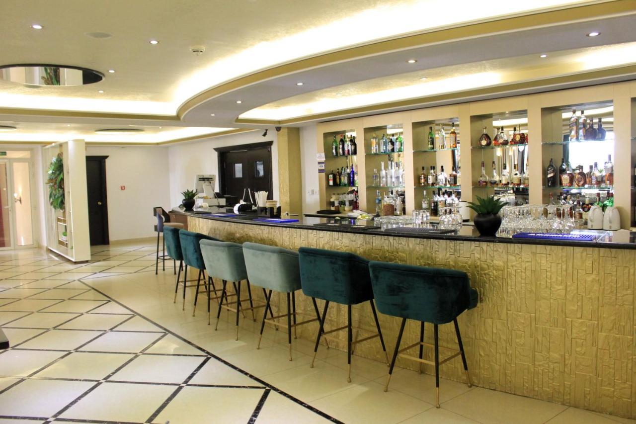 Boulevard Palace Hotel Monrovia Esterno foto