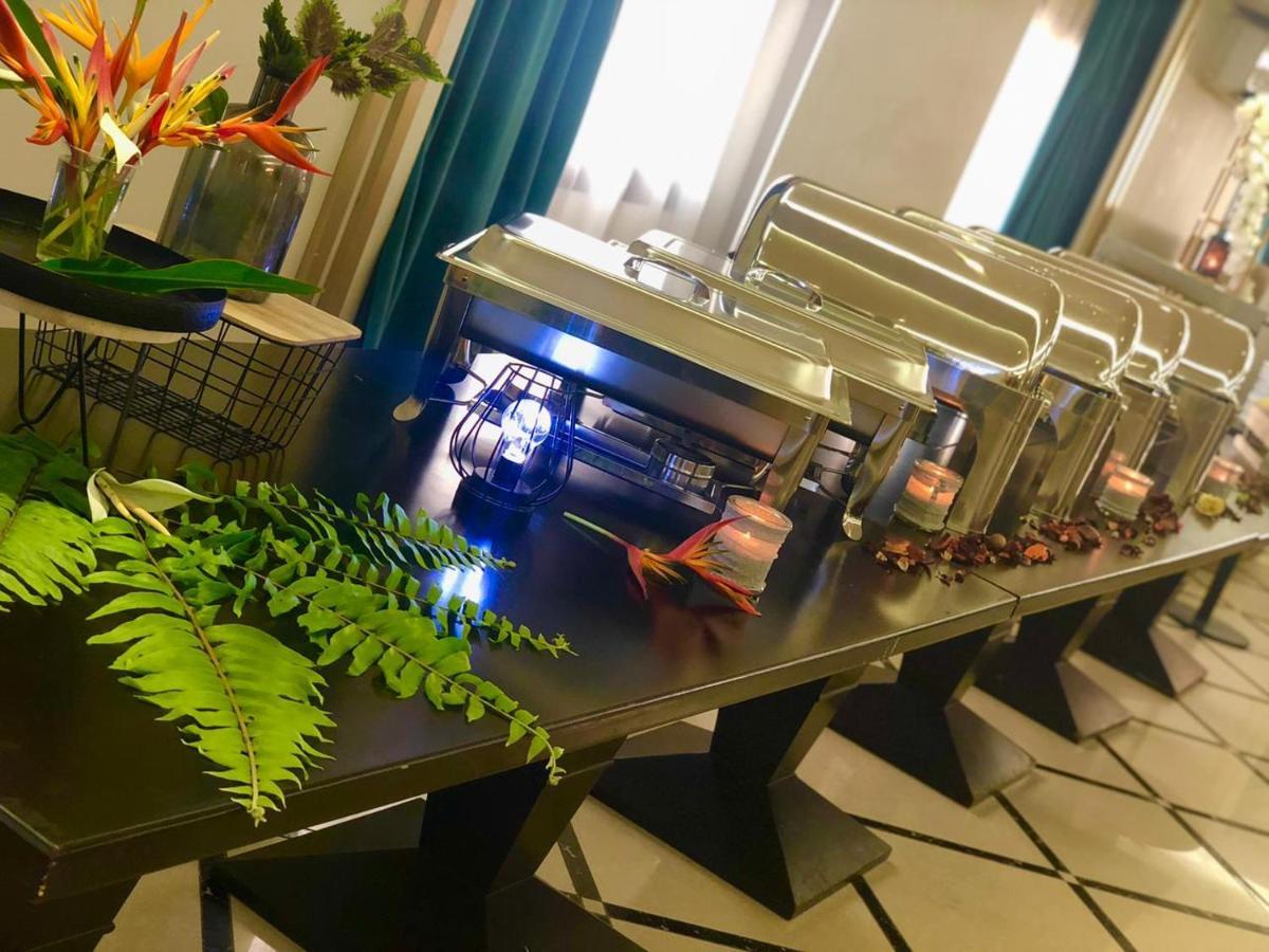 Boulevard Palace Hotel Monrovia Esterno foto