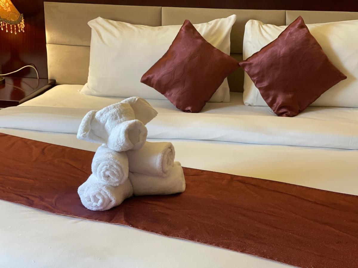 Boulevard Palace Hotel Monrovia Esterno foto