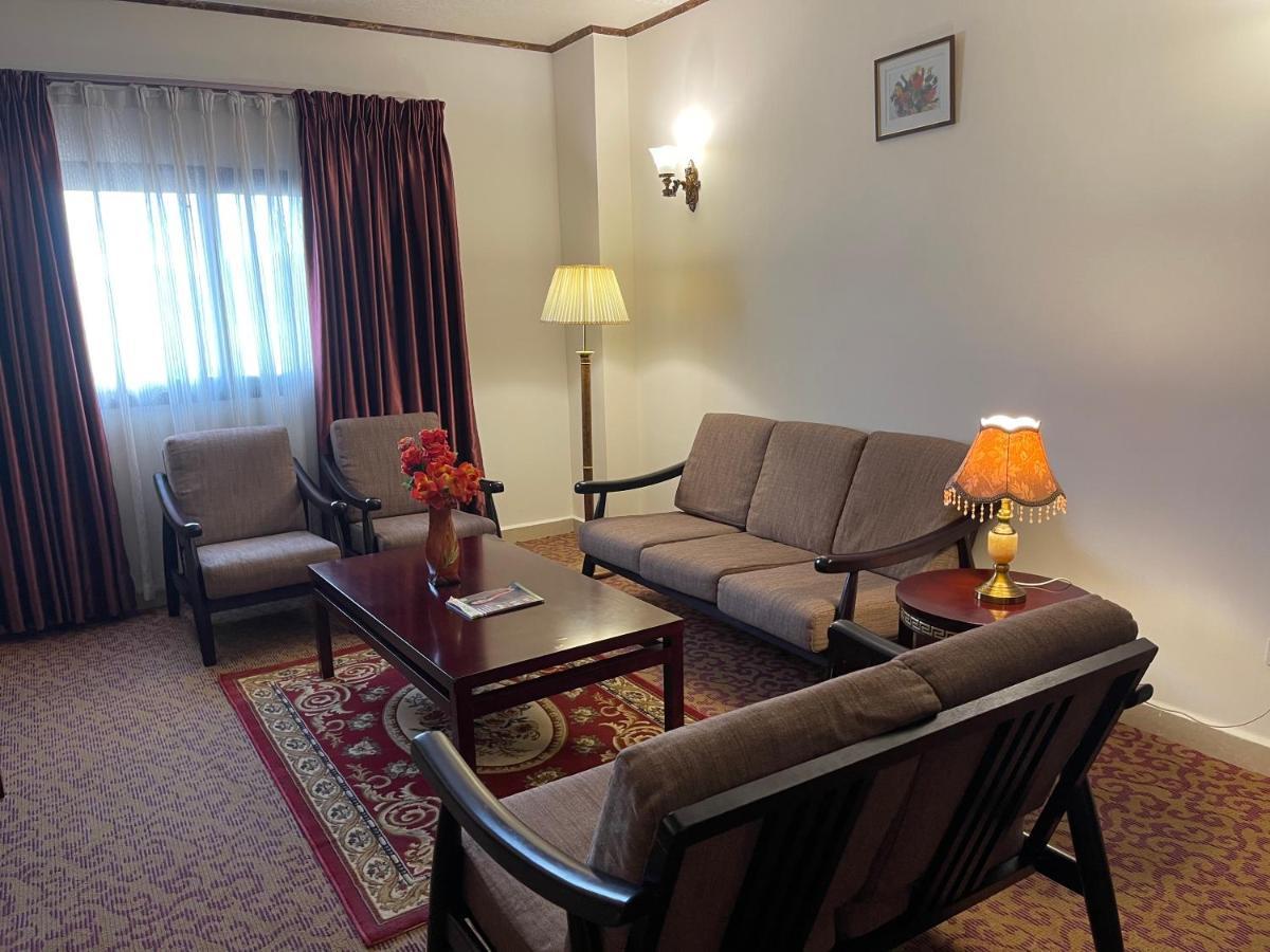 Boulevard Palace Hotel Monrovia Esterno foto