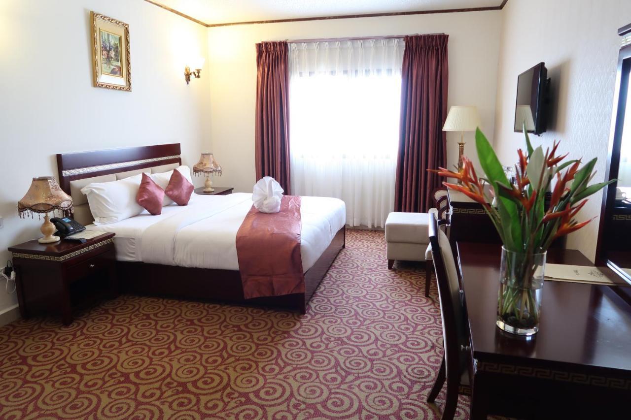 Boulevard Palace Hotel Monrovia Esterno foto