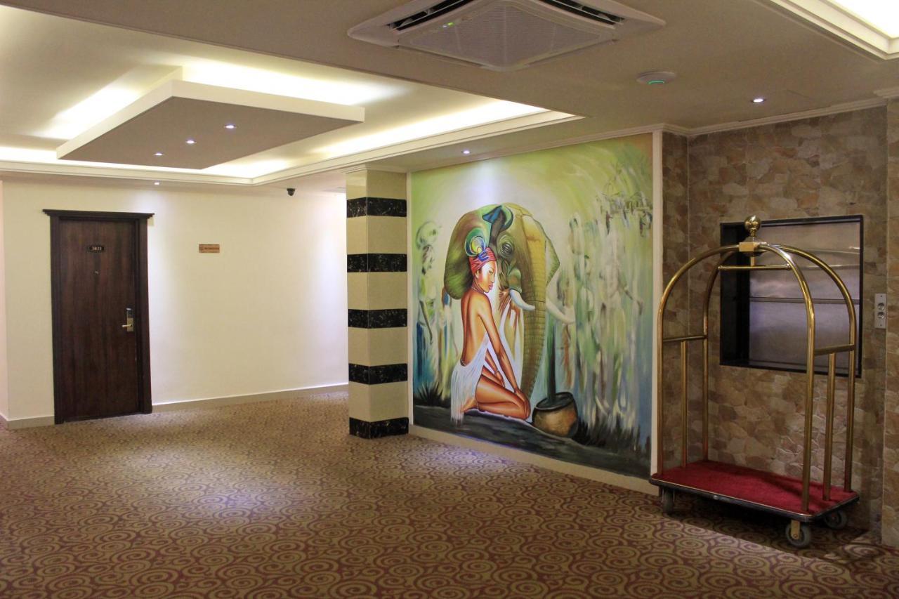 Boulevard Palace Hotel Monrovia Esterno foto