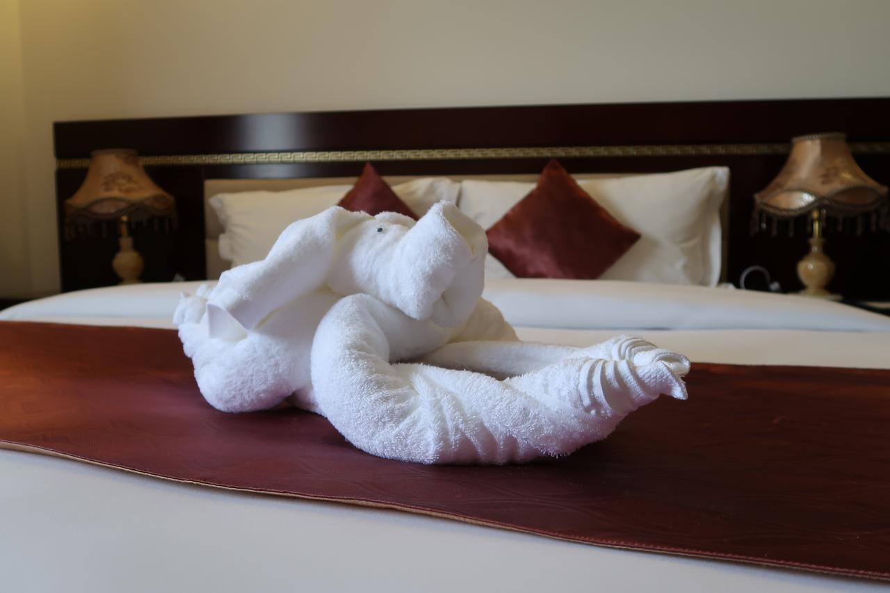 Boulevard Palace Hotel Monrovia Esterno foto